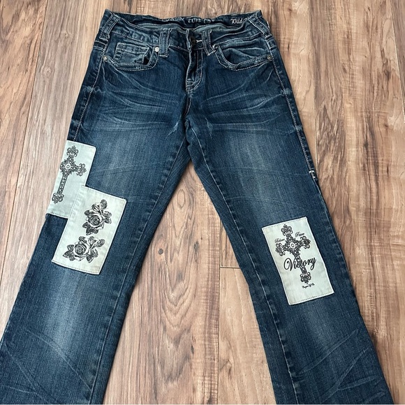 Worn once Cowgirl Tuff Victory Boot Cut Jeans with Cross Cream Embroidery 26x35 - Picture 5 of 7